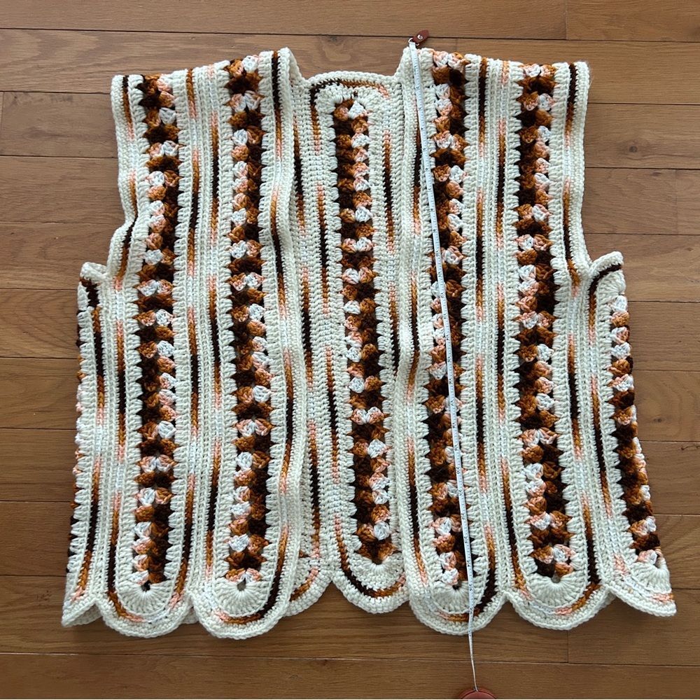 Crochet Sweater Vest Hippie Retro Grannycore Scallop Edge Oversized Handmade - Picture 4 of 10